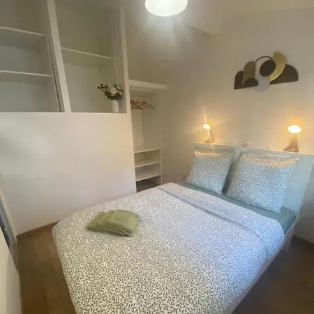 Roz 1 Nyaraló
