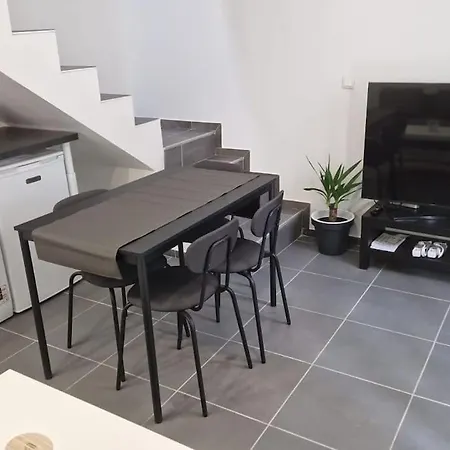 Nyaraló Roz 1 *