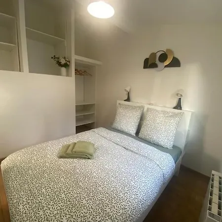 Nyaraló Roz 1 Massy